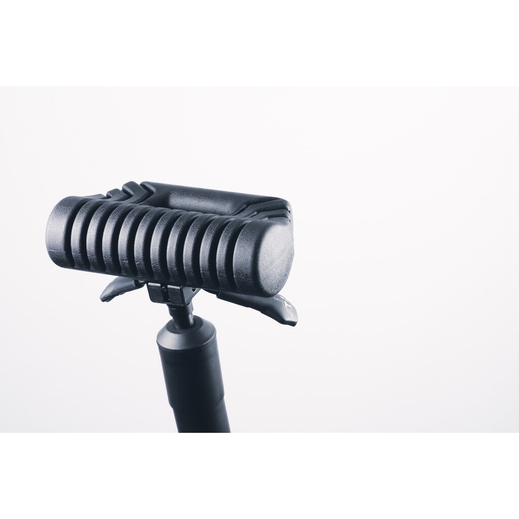 Siège assis-debout, assise ronde en PU, hauteur d’assise 630-840 mm, pied en fourche, poignée de transport N° de l'image du produit 11 : Siège assis-debout, assise ronde en PU, hauteur d’assise 630-840 mm, pied en fourche, poignée de transport