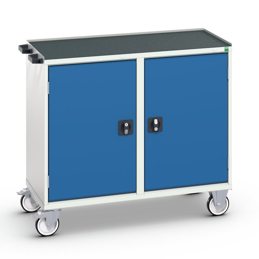 bott Chariot de montage verso, avec 2 portes, tablettes et rebord anti-chutes, lxPxH : 1 050 x 550 x 965 mm Illustration du produit: bott Chariot de montage verso, avec 2 portes, tablettes et rebord anti-chutes, lxPxH : 1 050 x 550 x 965 mm