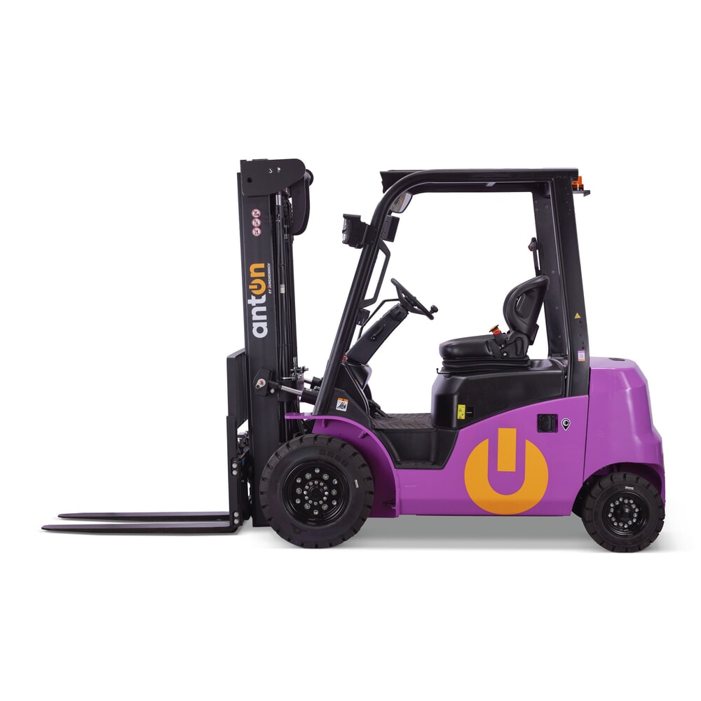 Illustration du produit: AntOn by Jungheinrich chariot élévateur électrique CBH 2.5 avec mât télescopique triple, hauteur de levage 4 800 mm, capacité de charge 2 500 kg, cabine intempéries ECO, y compris chargeur externe 80 V, 60 A, CEE, 5 broches
