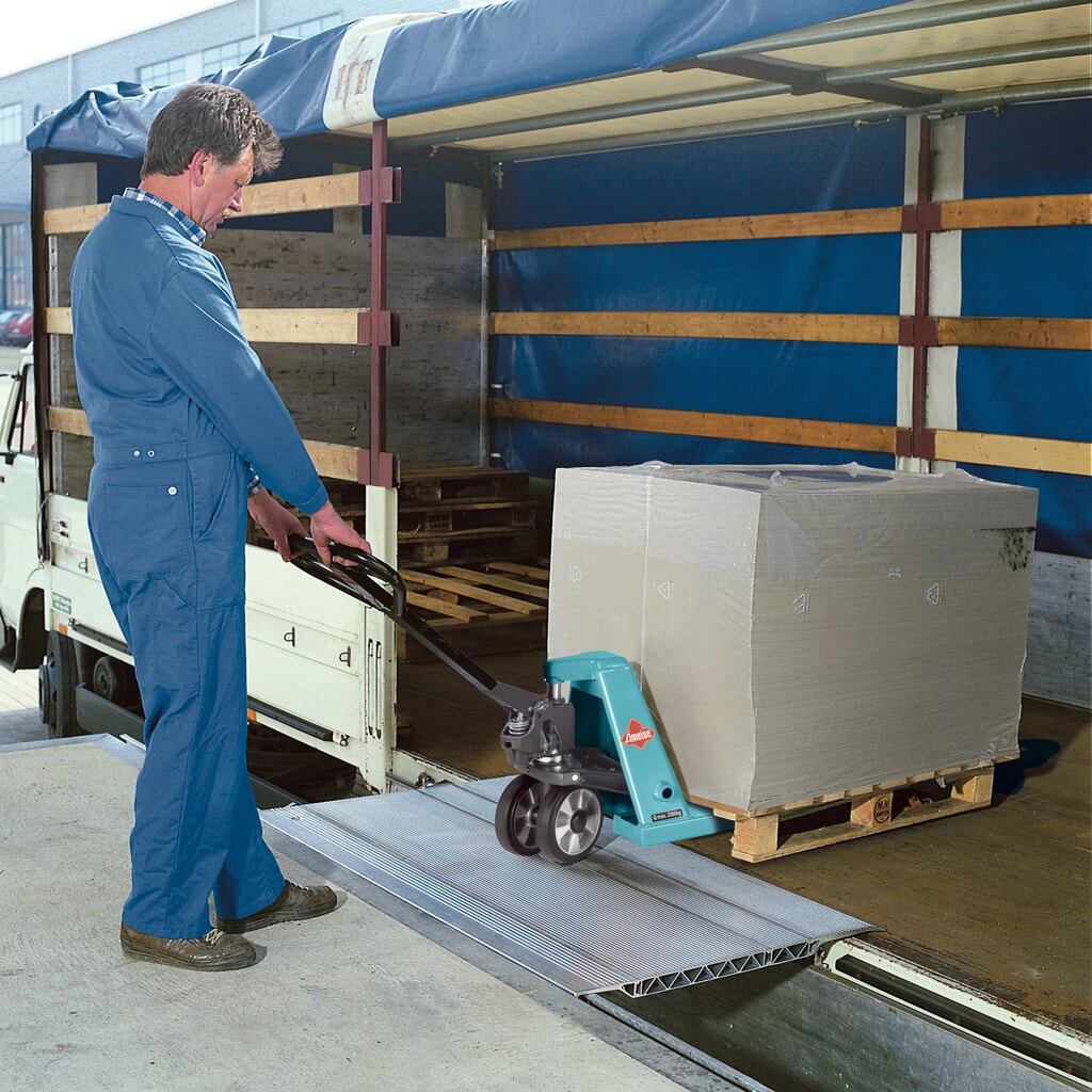 Pont basculant avec protection antichute manuelle, capacité de charge 4 000 kg, l x L 1 250 x 410 mm Illustration du produit: Pont basculant avec protection antichute manuelle, capacité de charge 4 000 kg, l x L 1 250 x 410 mm