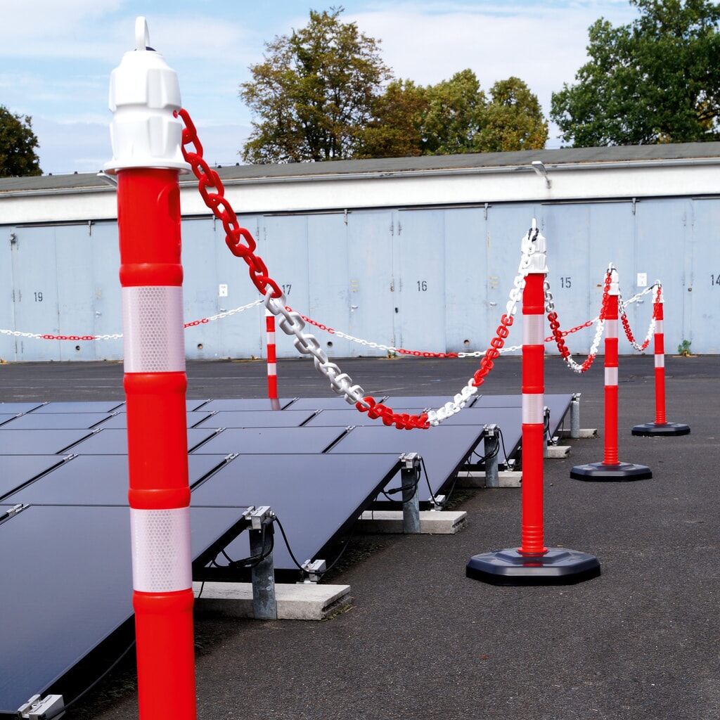 Potelet à chaîne en lot Premium, 4 potelets rouges/blancs, 3 chaînes de 3 m N° de l'image du produit 4 : Potelet à chaîne en lot Premium, 4 potelets rouges/blancs, 3 chaînes de 3 m