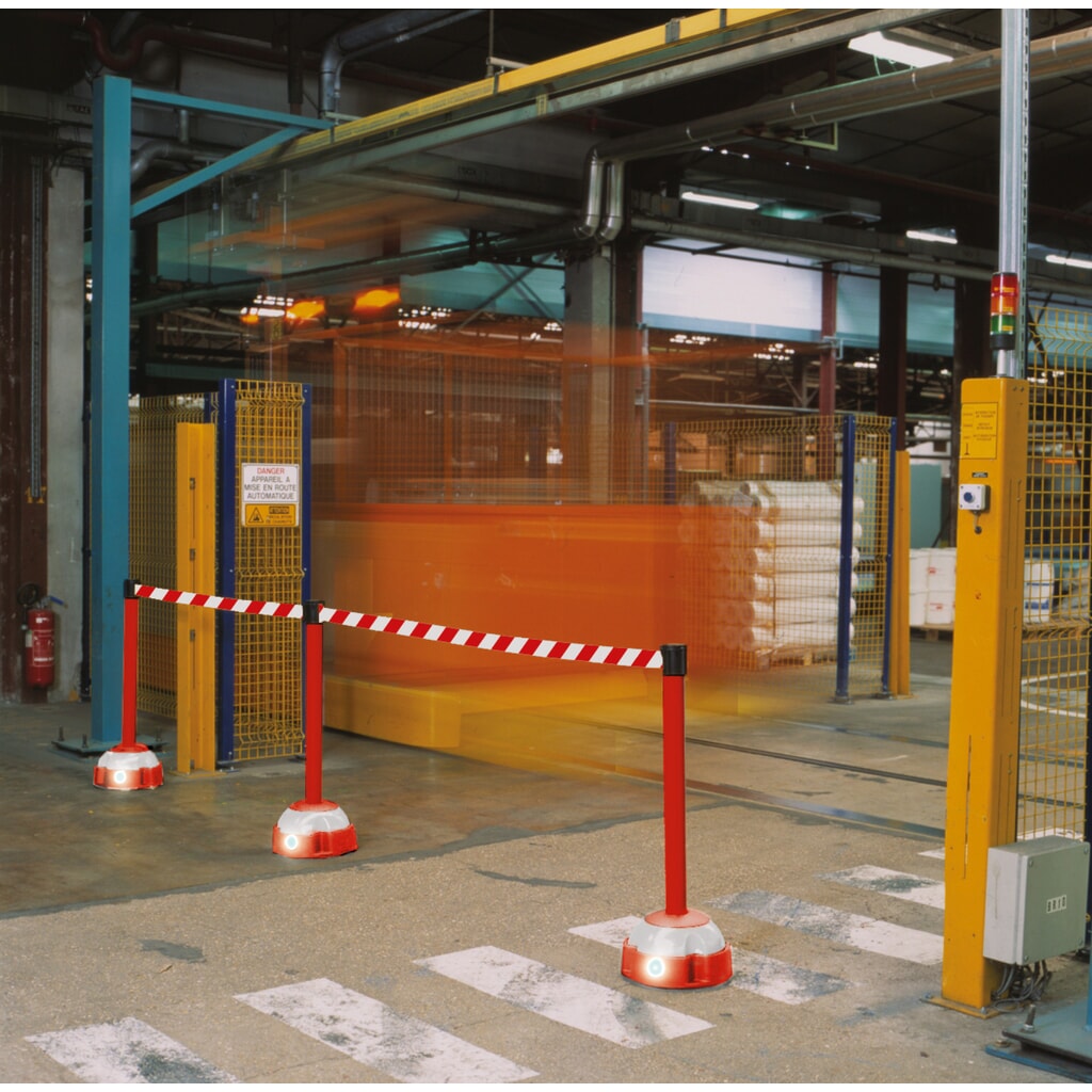 Potelets d’avertissement à ruban étirable, potelets jaunes, ruban jaune N° de l'image du produit 4 : Potelets d’avertissement à ruban étirable, potelets jaunes, ruban jaune
