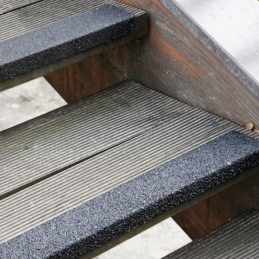Illustration du produit: Profilé de protection pour rebords de marches d’escalier en plastique renforcé de fibres de verre Medium, noir, longueur de 600 mm