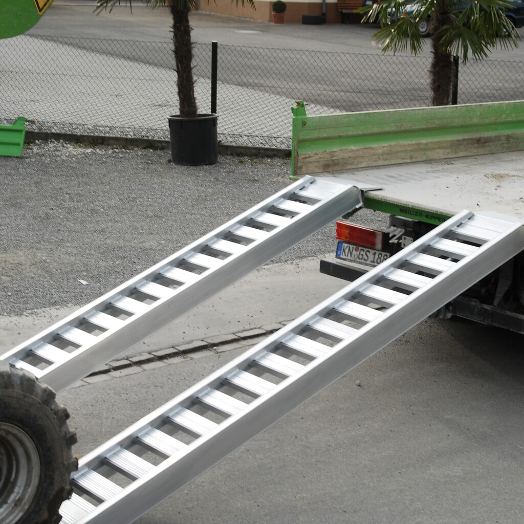 N° de l'image du produit 6 : Rails de chargement à barreaux, avec bordure, capacité de charge 1 660 kg/paire, longueur 2 340 mm