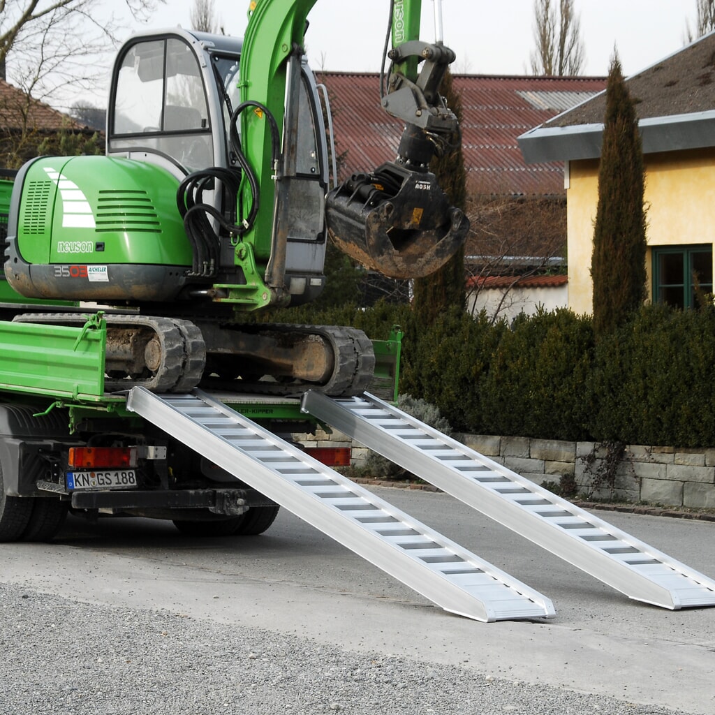 Rails de chargement à barreaux, avec bordure, capacité de charge 1 660 kg/paire, longueur 2 340 mm N° de l'image du produit 7 : Rails de chargement à barreaux, avec bordure, capacité de charge 1 660 kg/paire, longueur 2 340 mm