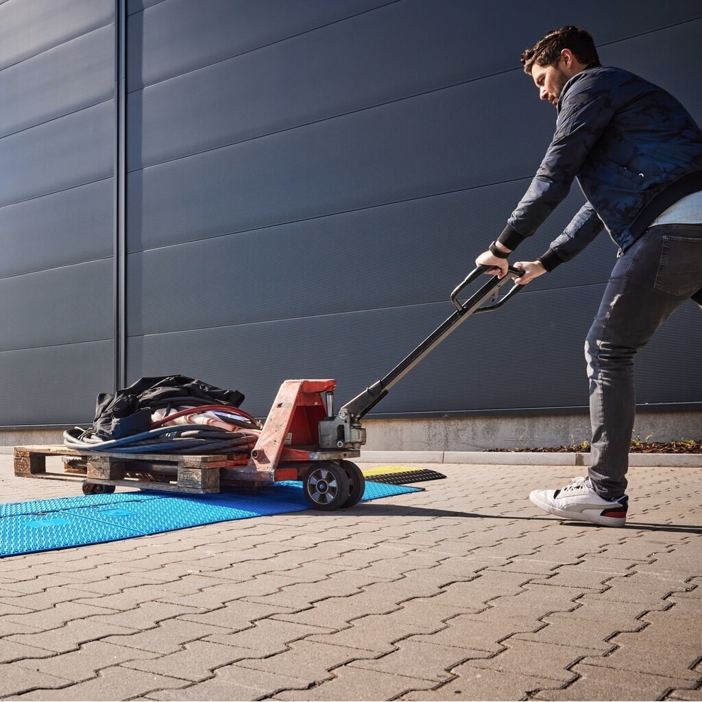 N° de l'image du produit 8 : Rampe avec passage de câbles Defender® MIDI 5 2D by Adam Hall, bleue