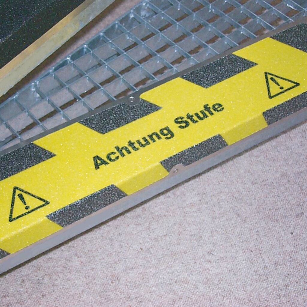 Revêtement antidérapant m2™ « Achtung Stufe », L x l 610 x 150 mm N° de l'image du produit 2 : Revêtement antidérapant m2™ « Achtung Stufe », L x l 610 x 150 mm