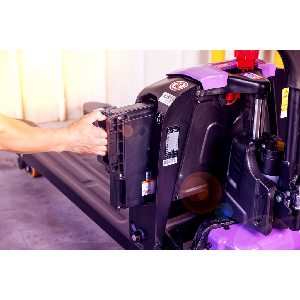Transpalette électrique AntOn by Jungheinrich PTL 1.5, capacité de charge 1 500 kg, longueur de fourche 1 150 mm N° de l'image du produit 9 : Transpalette électrique AntOn by Jungheinrich PTL 1.5, capacité de charge 1 500 kg, longueur de fourche 1 150 mm