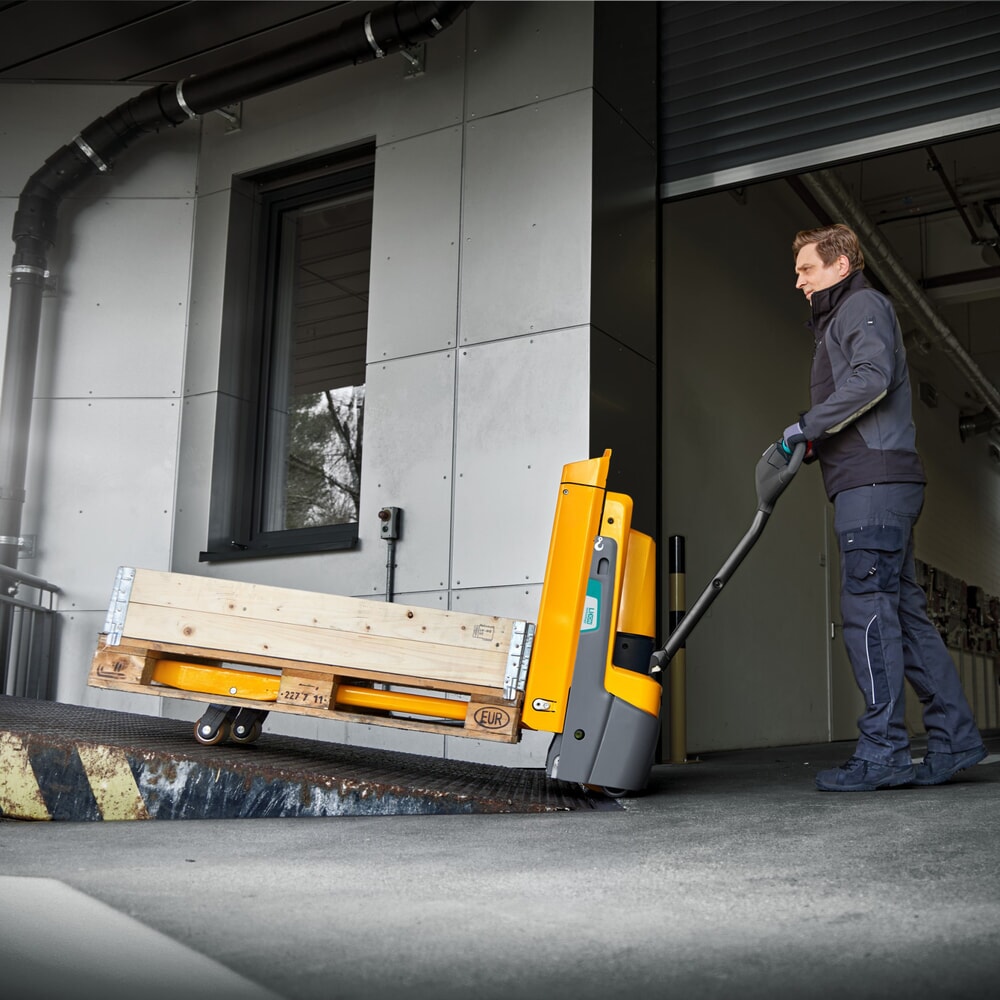 N° de l'image du produit 2 : Transpalette électrique Jungheinrich EJE 116i, capacité de charge 1 600 kg, longueur des fourches 1 150 mm