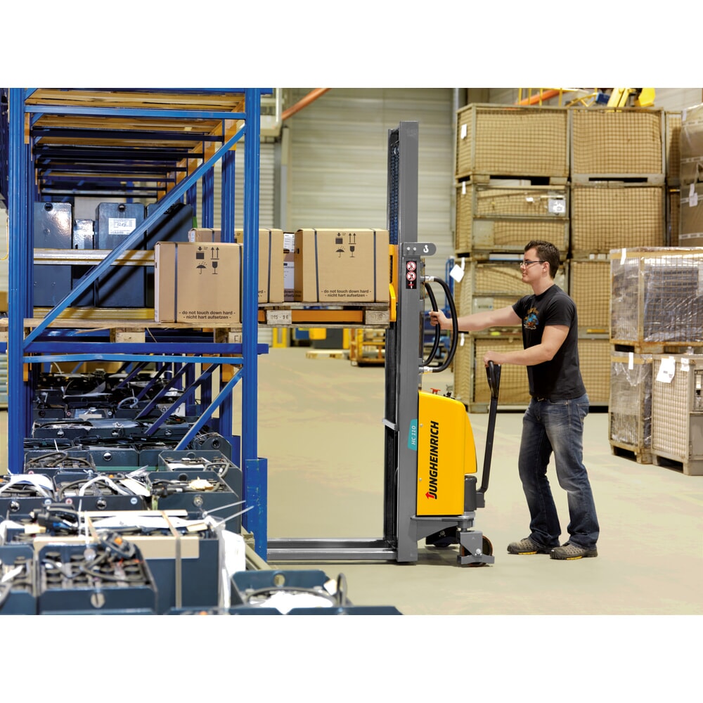 Produktabbildung Nr. 3: Jungheinrich Elektro-Hochhubwagen HC 110, semielektrisch, Zweifach-Teleskop-Hubgerüst, Hubhöhe 2.500 mm, Tragfähigkeit 1.000 kg