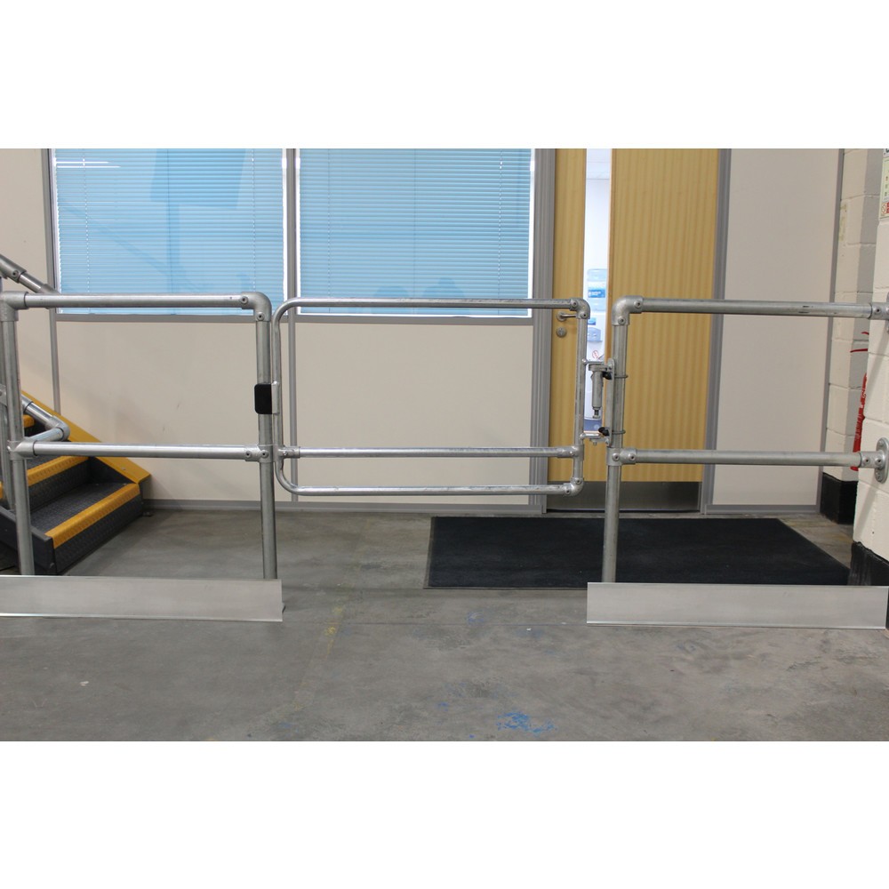 Produktabbildung: KeeGate® Sicherheitstür, selbstschliessend, Breite max. 1.000 mm, feuerverzinkt