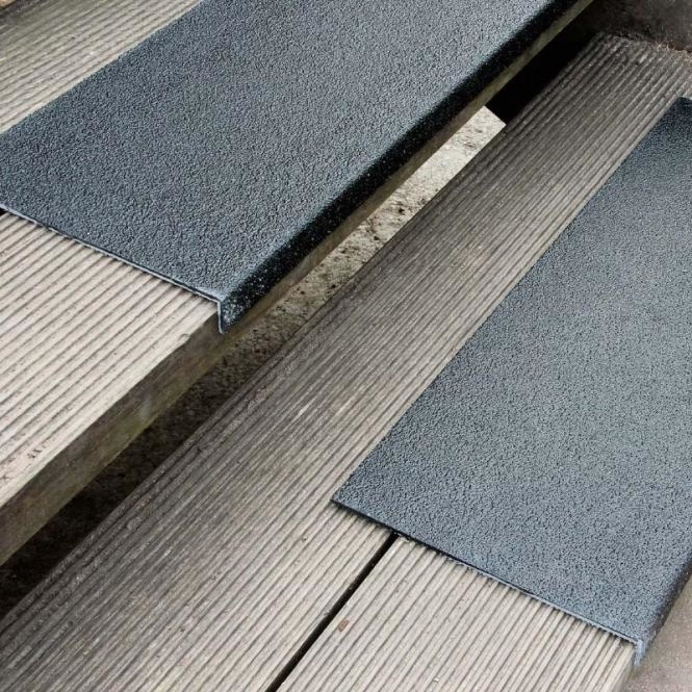 Produktabbildung: Mehlhose Kantenprofil aus GFK Medium, schwarz, Länge 1.000 mm