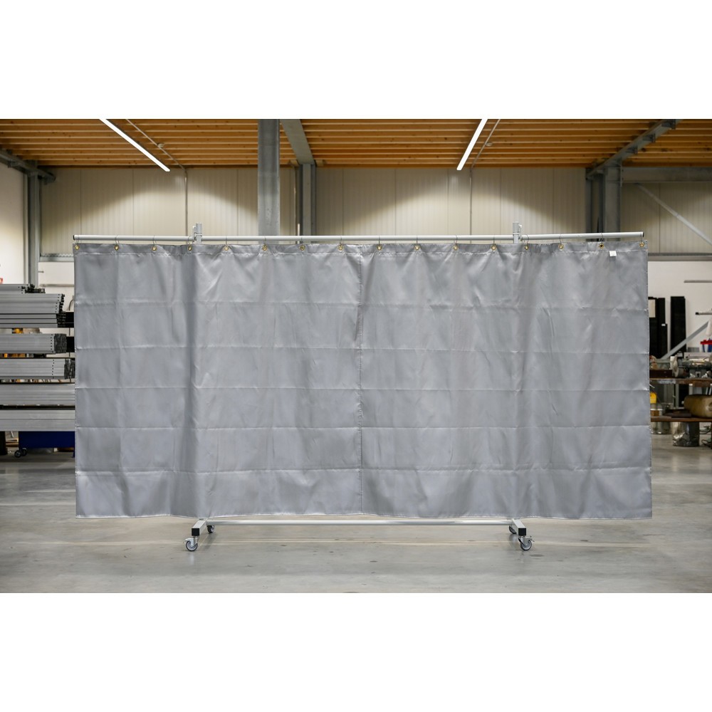Produktabbildung Nr. 1: Mobile Schutzstellwand mit Schwenkarmen, Hitzeschutz-/Spritzerschutzdecke gemäss DIN EN 13501-1, 3-tlg., Lamellen 2 mm, grau/silber