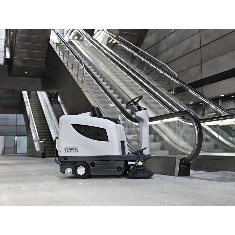 Produktabbildung Nr. 3: Nilfisk® Aufsitz-Kehrmaschine SR 1101 P, Benzinmotor