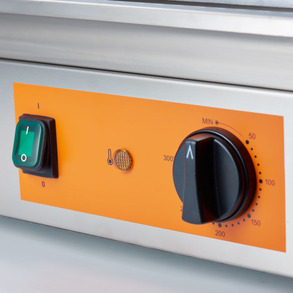 Produktabbildung Nr. 2: Plaque de cuisson CATERINA Stalgast, 720 x 460 x 240 mm, 2/3 lisse et 1/3 rainurée, 3,5 kW 230 V