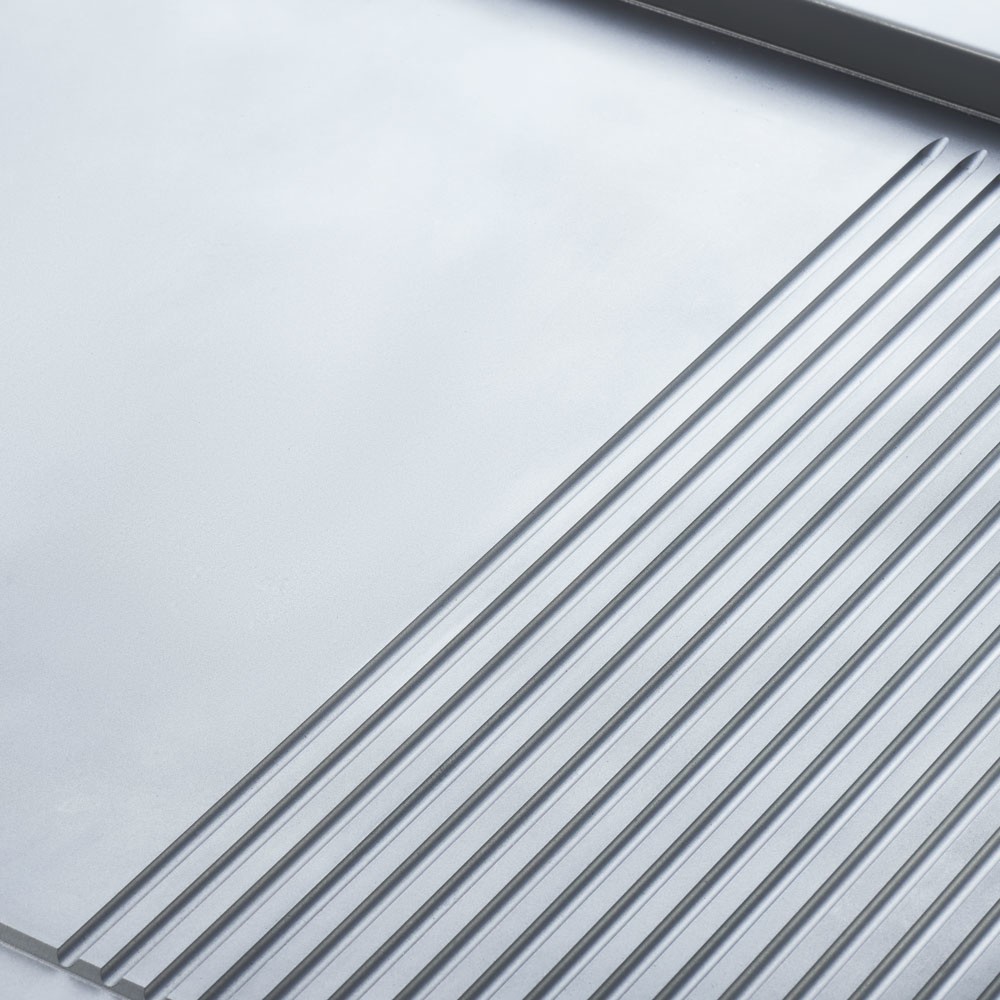 N° de l'image du produit 2 : Plaque de cuisson électrique Stalgast à poser - ½ lisse / ½ rainurée, base ouverte, 800 x 700 x 850 mm (L x P x H)