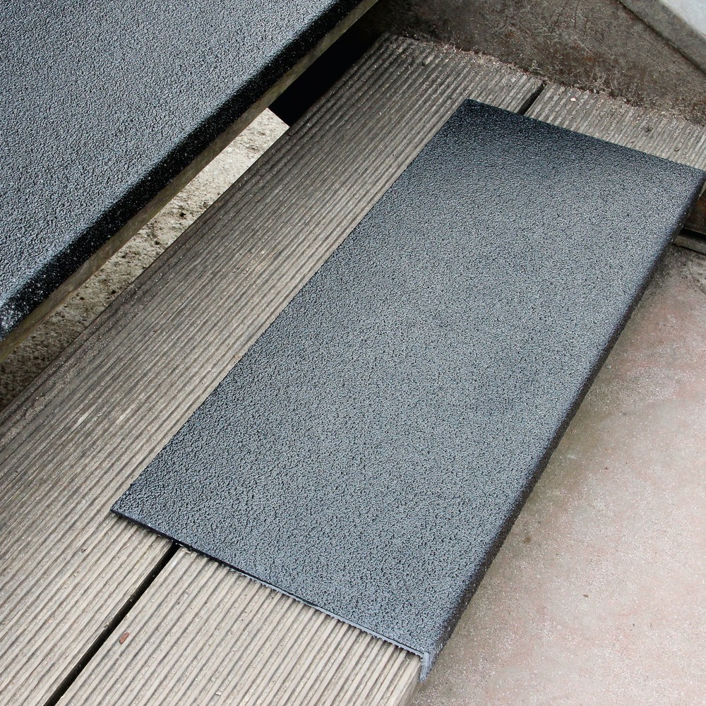 Illustration du produit: Profilé d’arête en plastique renforcé de fibres de verre Extra Stark, noir, longueur de 600 mm