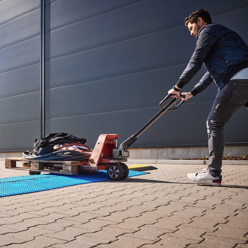 Produktabbildung Nr. 8: Rampe avec passage de câbles Defender® MIDI 5 2D by Adam Hall, bleue