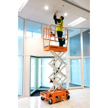 Snorkel Batterie-Scherenarbeitsbühne, elektrisch verfahrbar