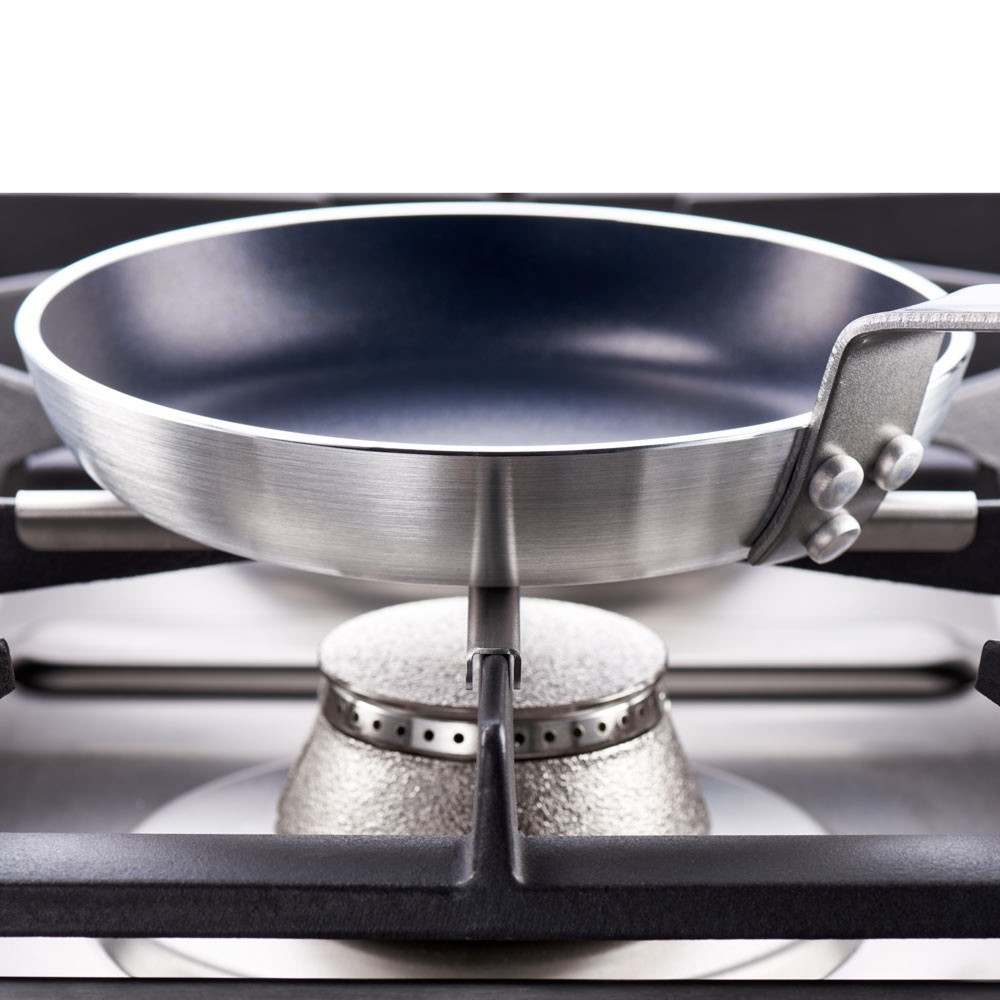 Produktabbildung Nr. 5: Stalgast Gasherd mit 6 Brennern (3,5+2x5+2x7+9), Elektro-Umluft-Backofen GN1/1 und Unterschrank, Serie 700 ND
