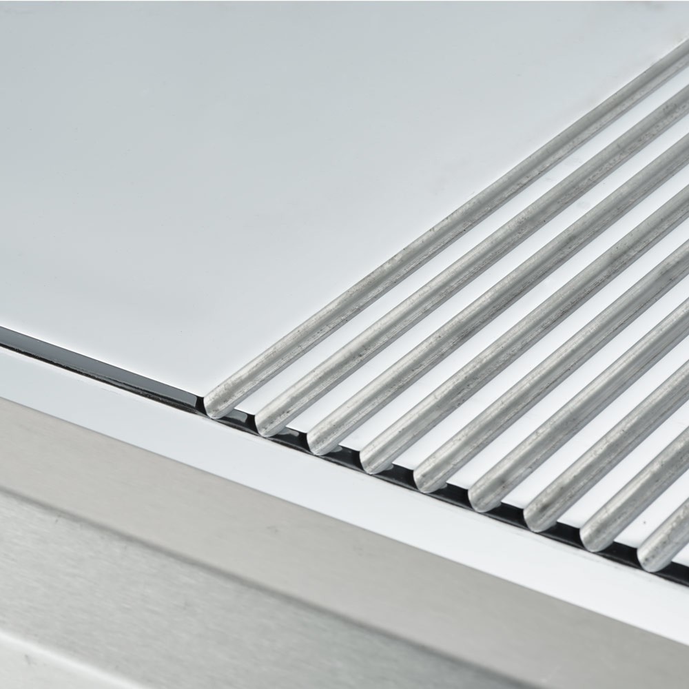 Produktabbildung Nr. 5: Stalgast Verchromte Elektro-Griddleplatte als Tischgerät, 800x700 mm, ½ glatte/½ gerillte Grillfläche, Serie 700 ND