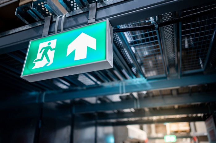 flucht- und rettungsweg-weg-schild