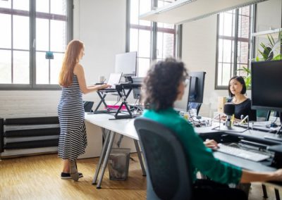 Ergonomie am Arbeitsplatz – Tipps für gesundes und körperschonendes Arbeiten im Büro
