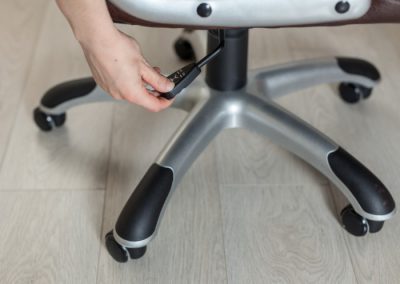 Bürostuhl richtig einstellen: Anleitung und Tipps für eine gesunde Sitzhaltung